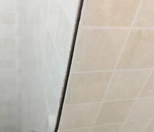 清苑瓷砖空鼓维修公司分享阳台瓷砖脱落的修复过程可以分为以下几个步骤