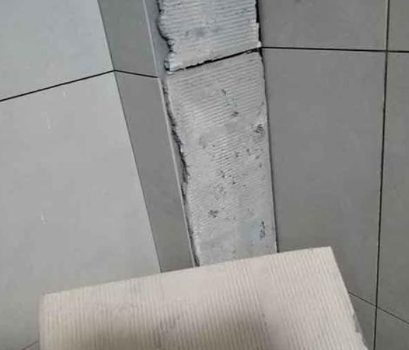清苑瓷砖空鼓维修公司分享下厨房瓷砖脱落的补救措施。